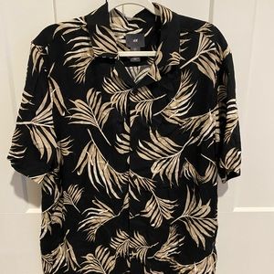 H&M short sleeve button up shirt